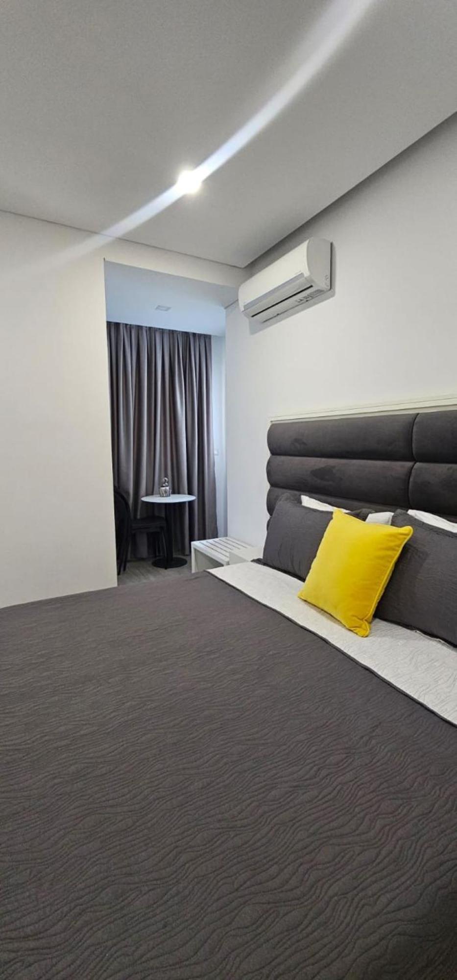 Hotel Edina Apartments By Hp Sarandë Eksteriør bilde