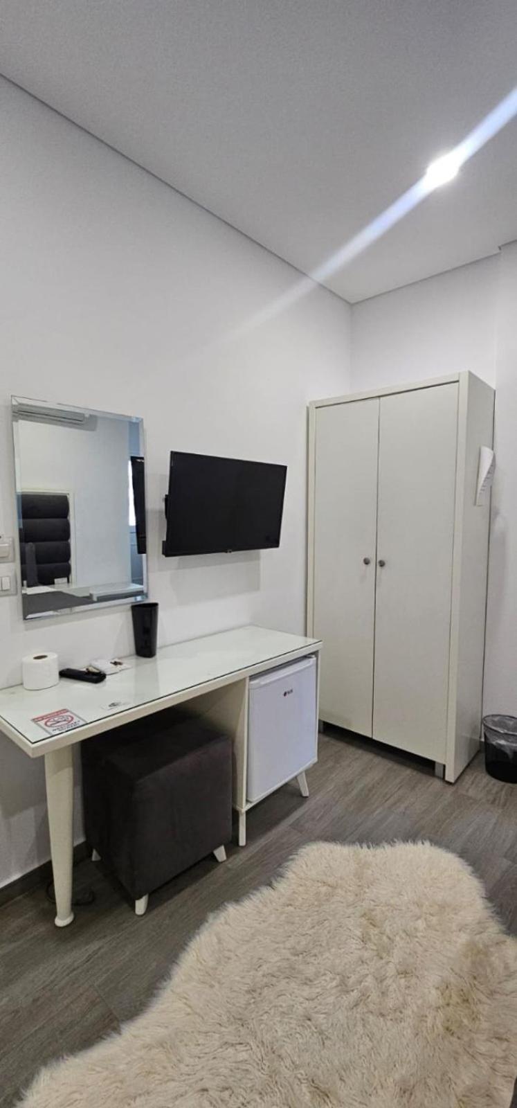 Hotel Edina Apartments By Hp Sarandë Eksteriør bilde